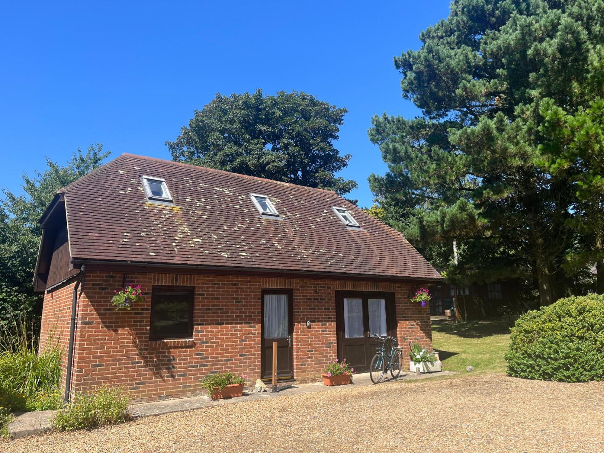 Clock House Cottage Brook  Exterior photo